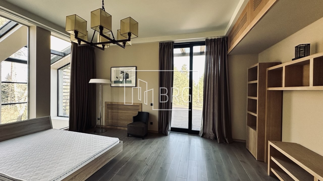 Дом 1100м с выходом на р.Стугну Таценки. Київська обл