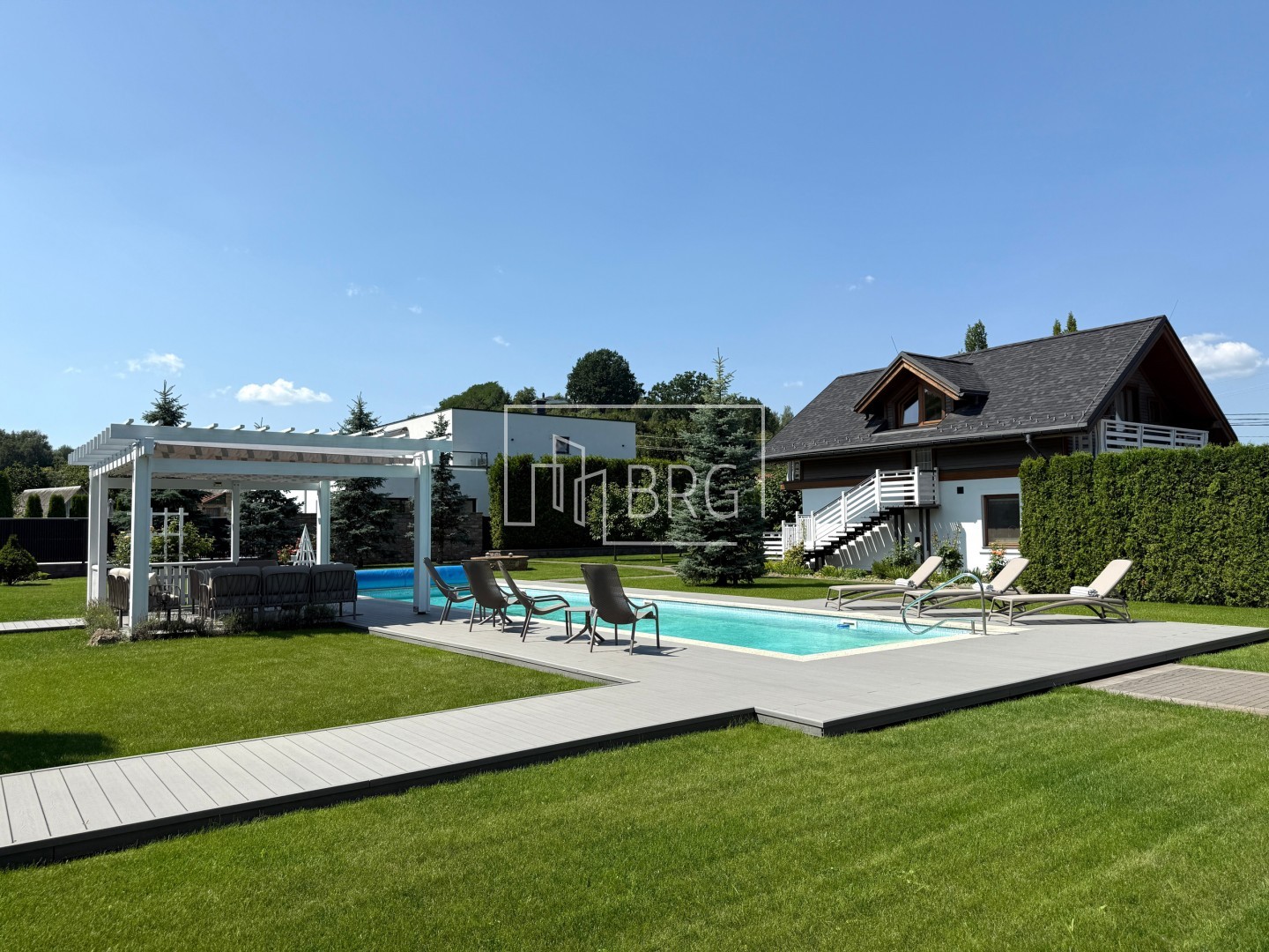 Дом 470 с бассейном Лесники. Київська обл