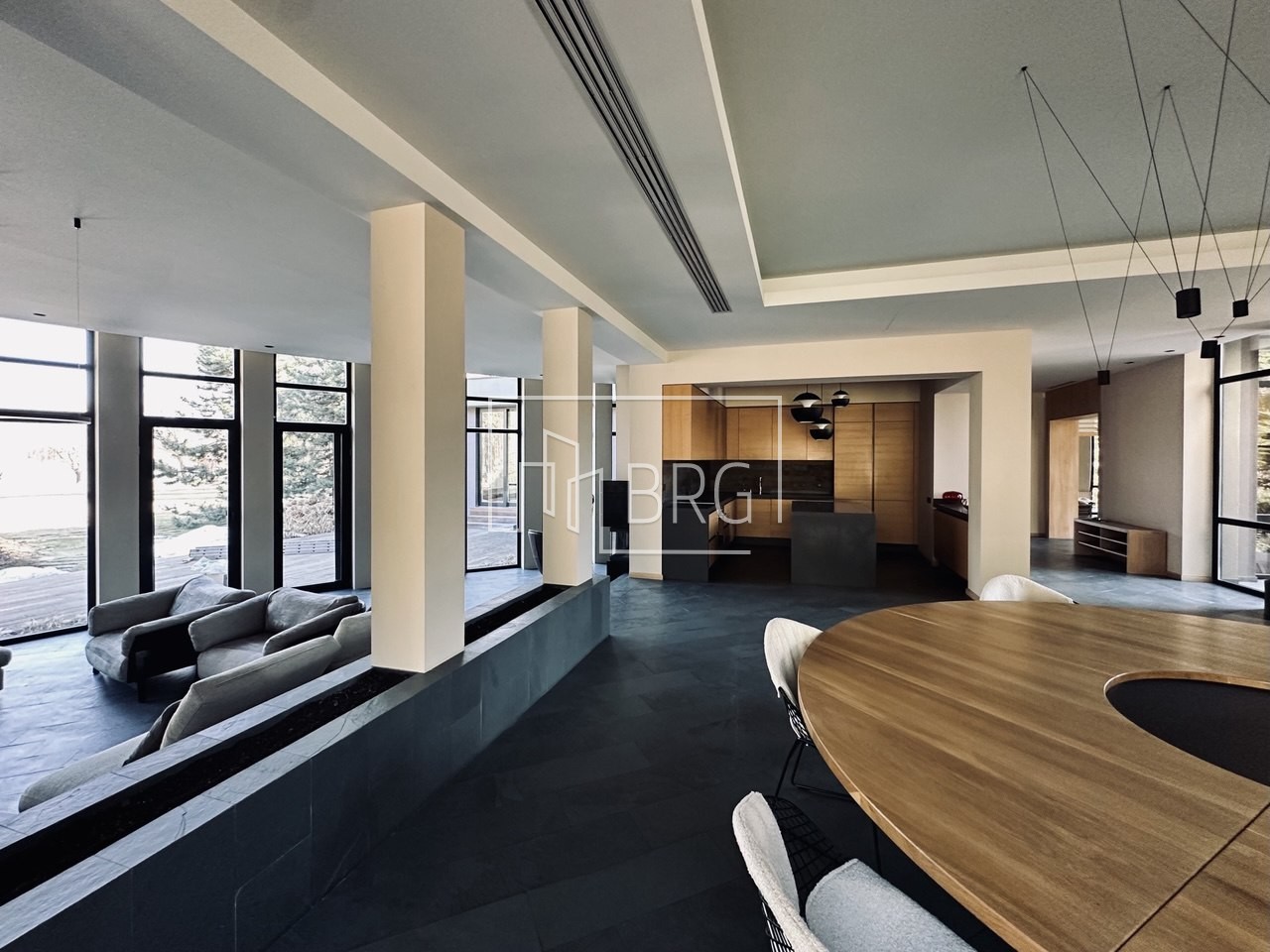 Дом 1100м с выходом на р.Стугну Таценки. Київська обл