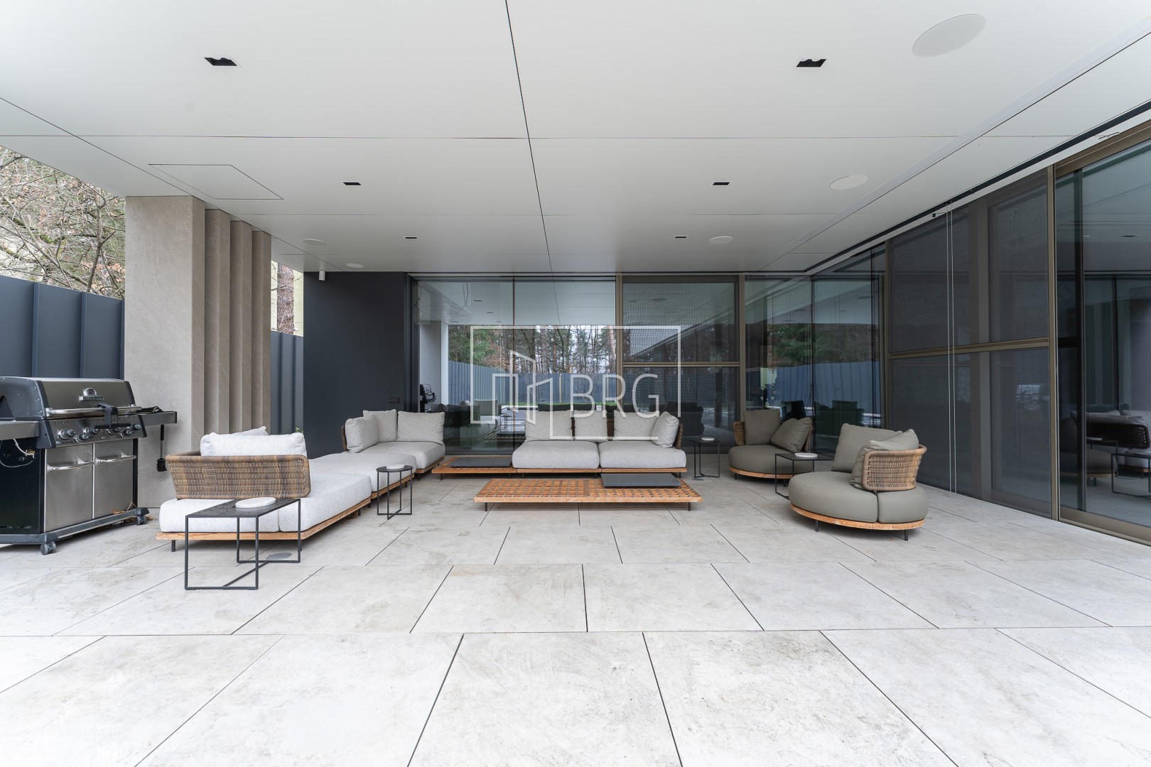 Дом 305м с бассейном Плюты Конча-Заспа. Київська обл