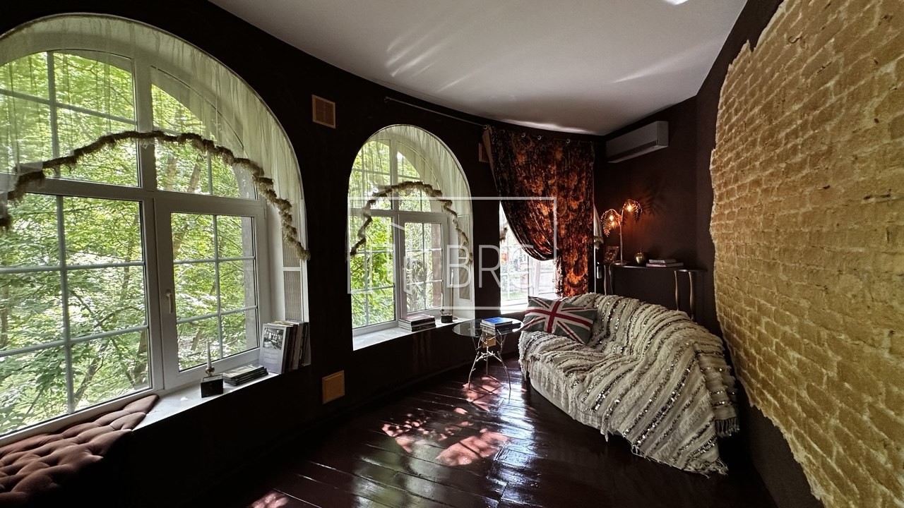 Дом 900м в Викторианском стиле Ходосеевка. Київська обл