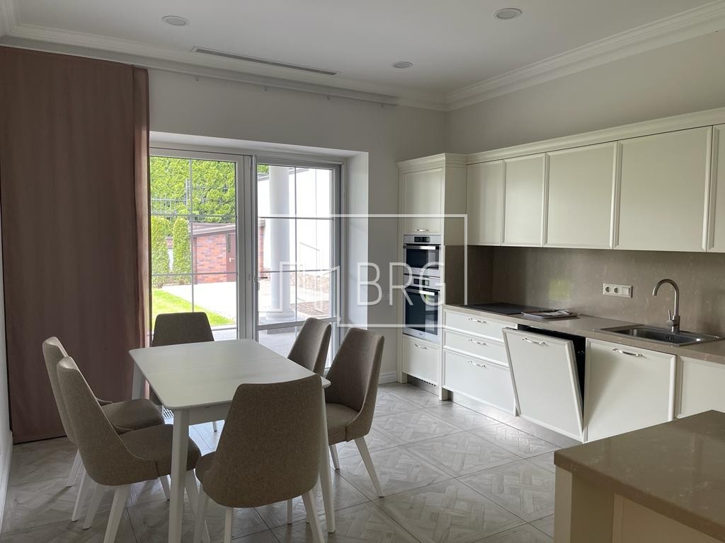 Дом 450м Печерский р-н. Киев