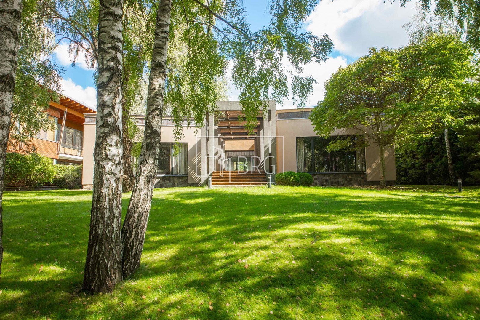 Дом 420м выход на Козинку Конча-Заспа. Київська обл