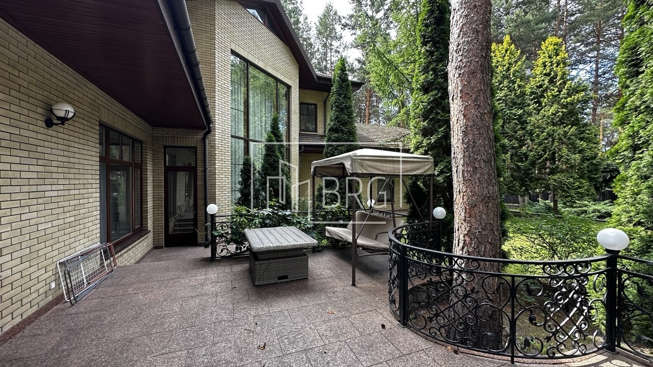 Особняк 700м с бассейном в сосновом лесу КГ Сосновый бор. Київська обл