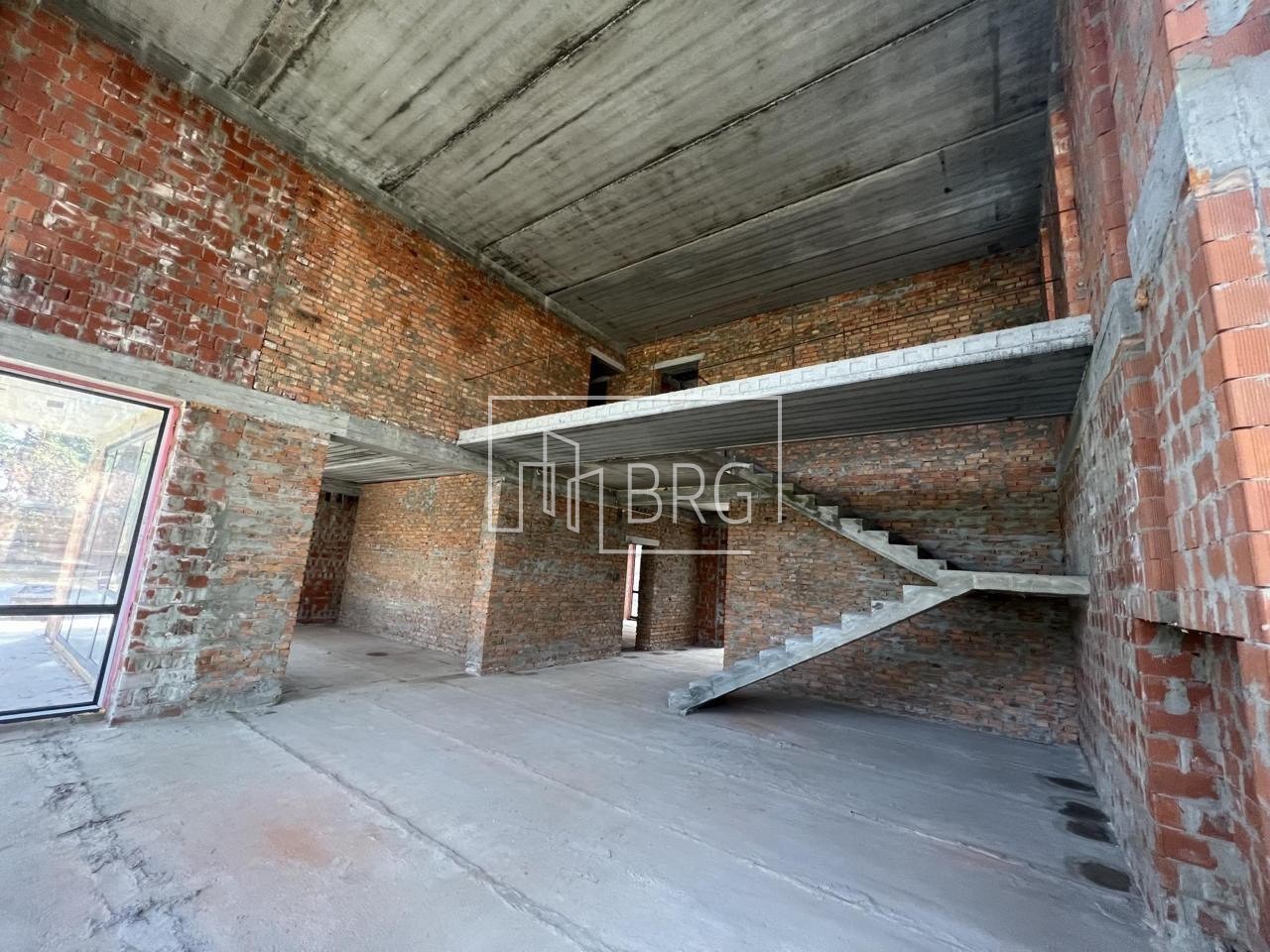 Новый дом 334м в сосновом лесу Плюты. Київська обл