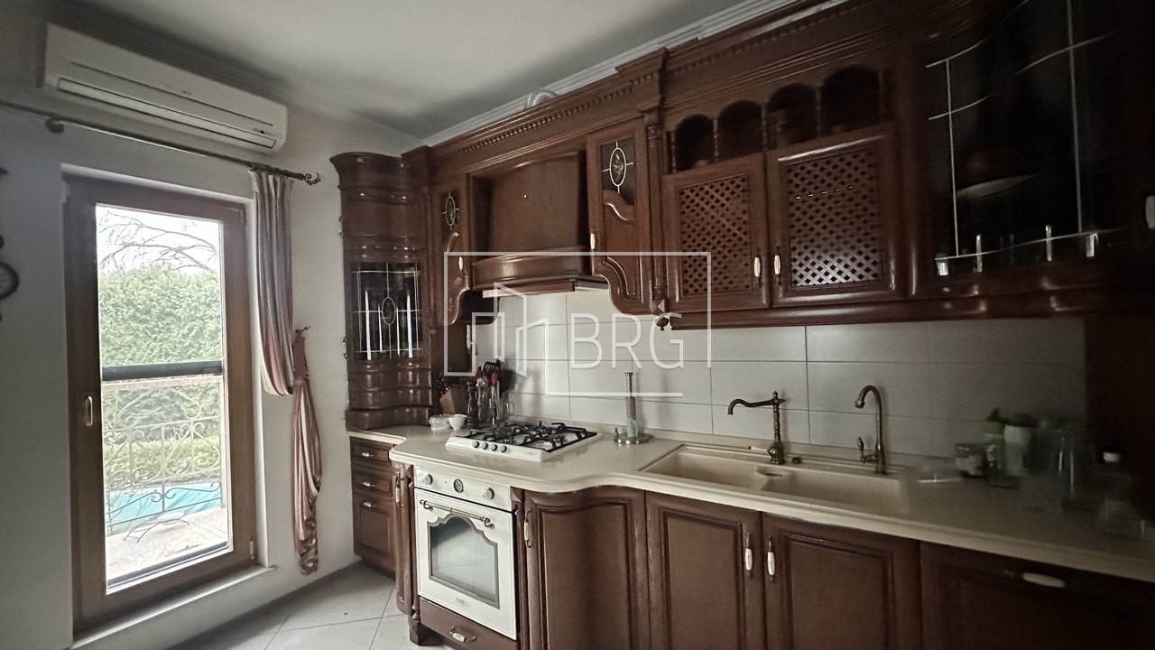 Дом 350м КГ Мистецтво с выходом к озеру. Київська обл