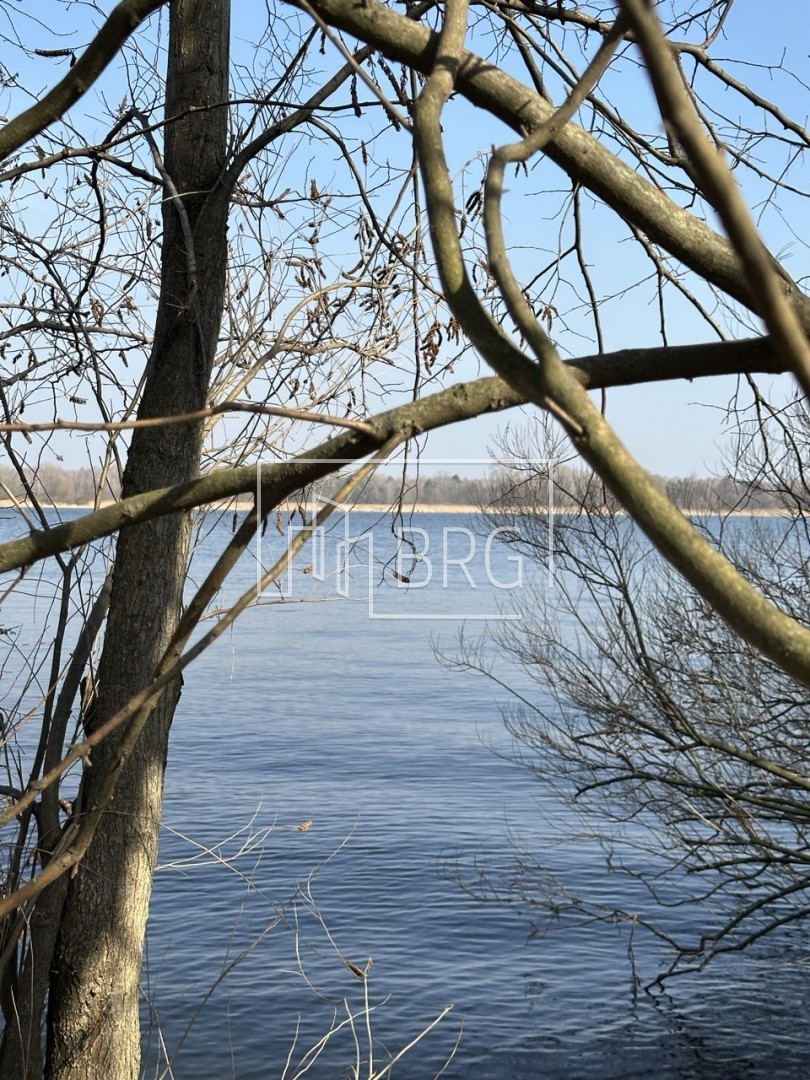 Особняк 1000м с выходом на Днепр коттеджный городок Дамба начало. Київська обл