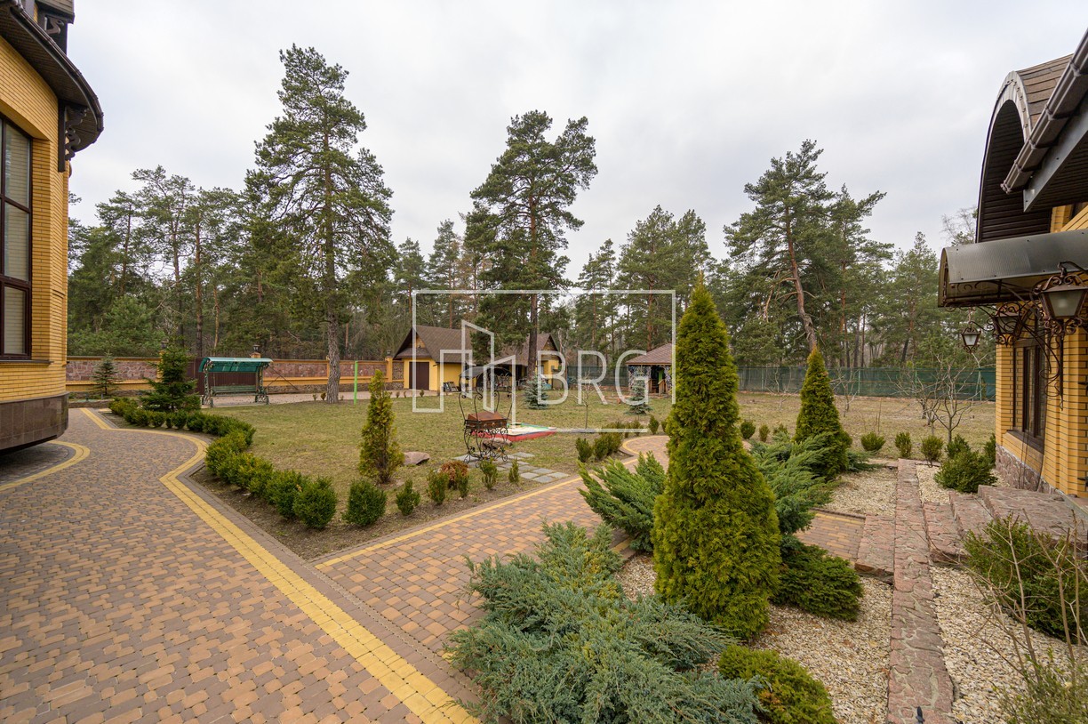 Особняк 940м в сосновом лесу Днепровский р-н Киев. Киев