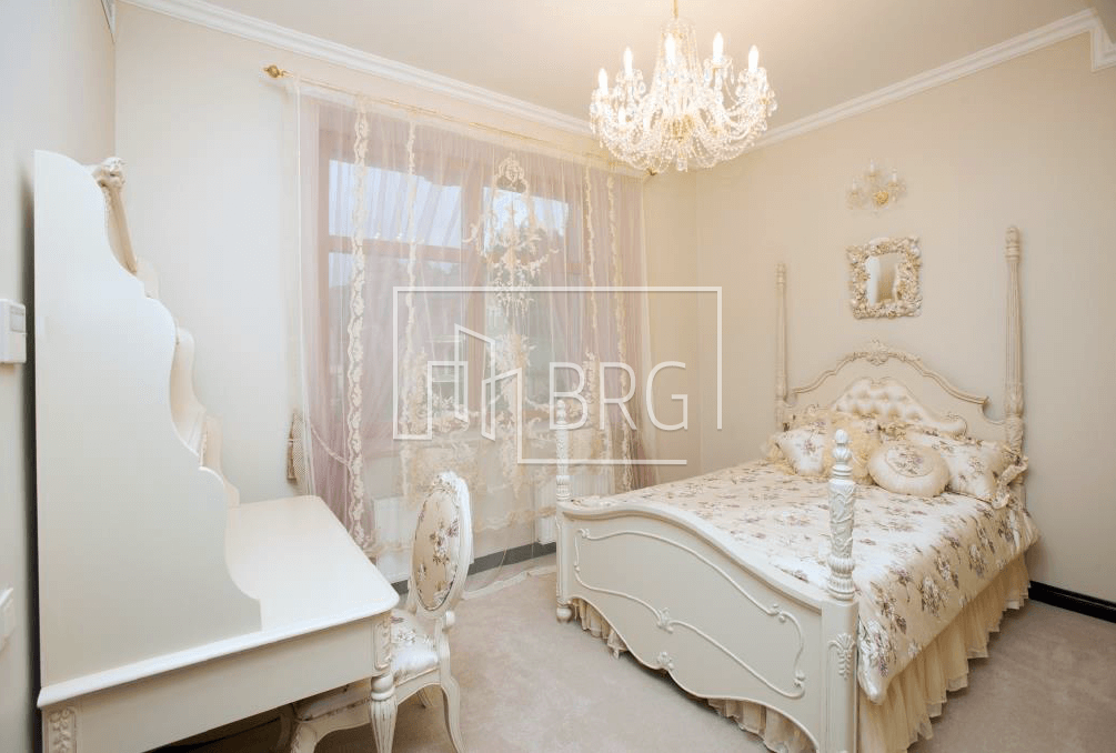 Белый дом на Печерске 1425м. Киев