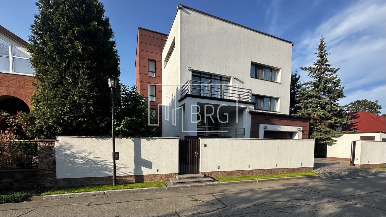 Дом КГ Золотые ворота 900м в стиле Минимализм . Київська обл