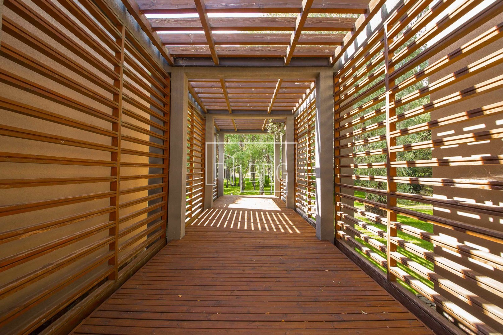 Дом 420м выход на Козинку Конча-Заспа. Київська обл