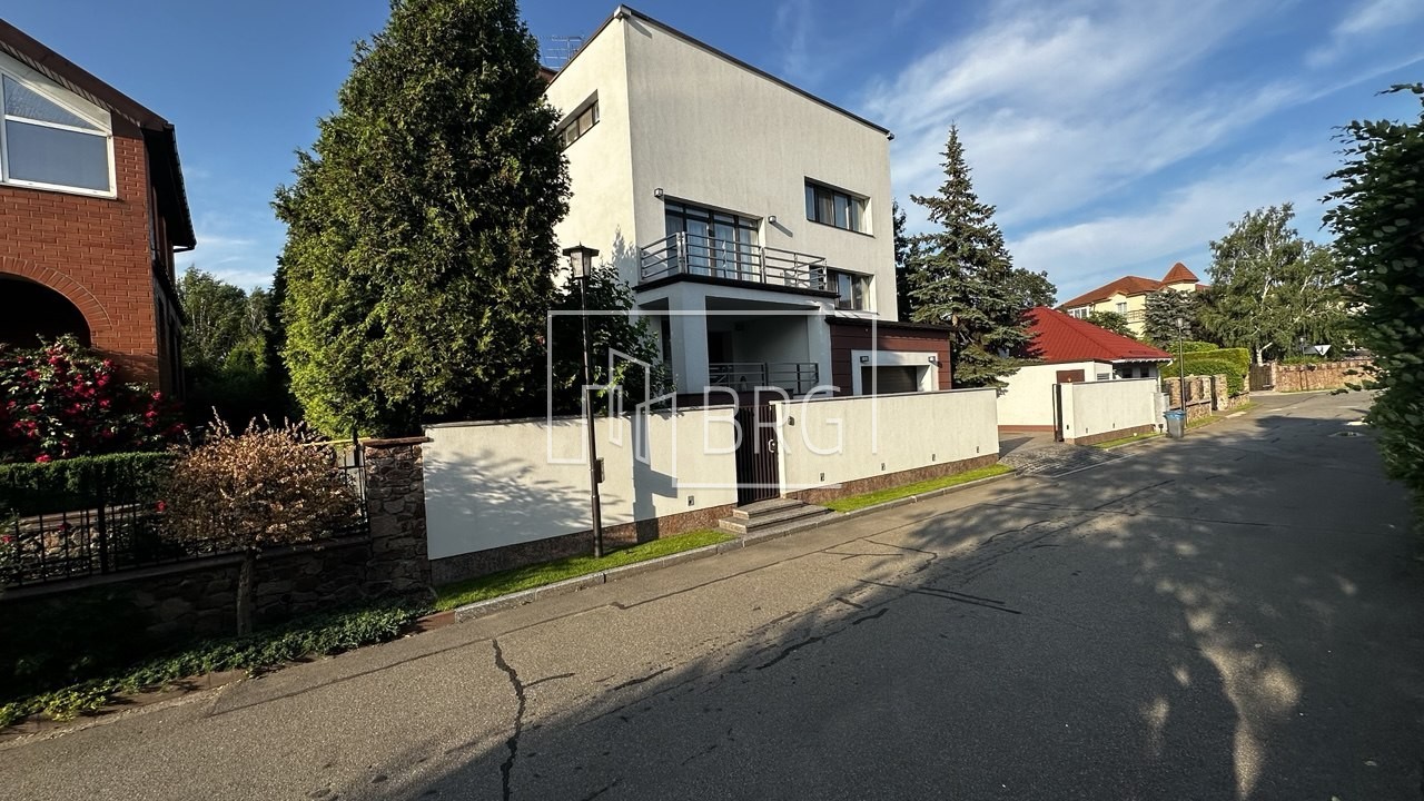 Дом КГ Золотые ворота 900м в стиле Минимализм . Київська обл