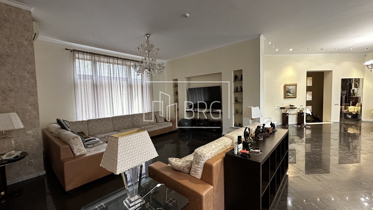 Особняк 700м с бассейном в сосновом лесу КГ Сосновый бор. Київська обл