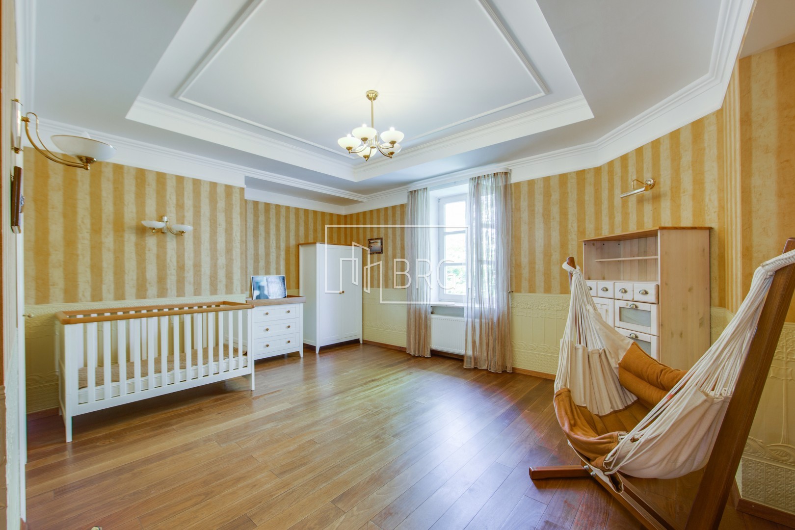 Дом Царское село на Печерске 400м. Киев