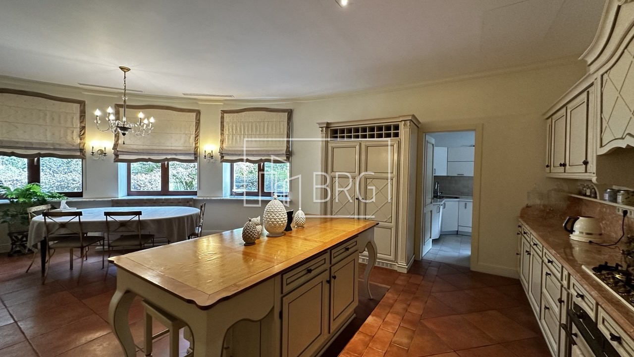 Особняк 770м с выходом на Козинку Конча-Заспа. Київська обл