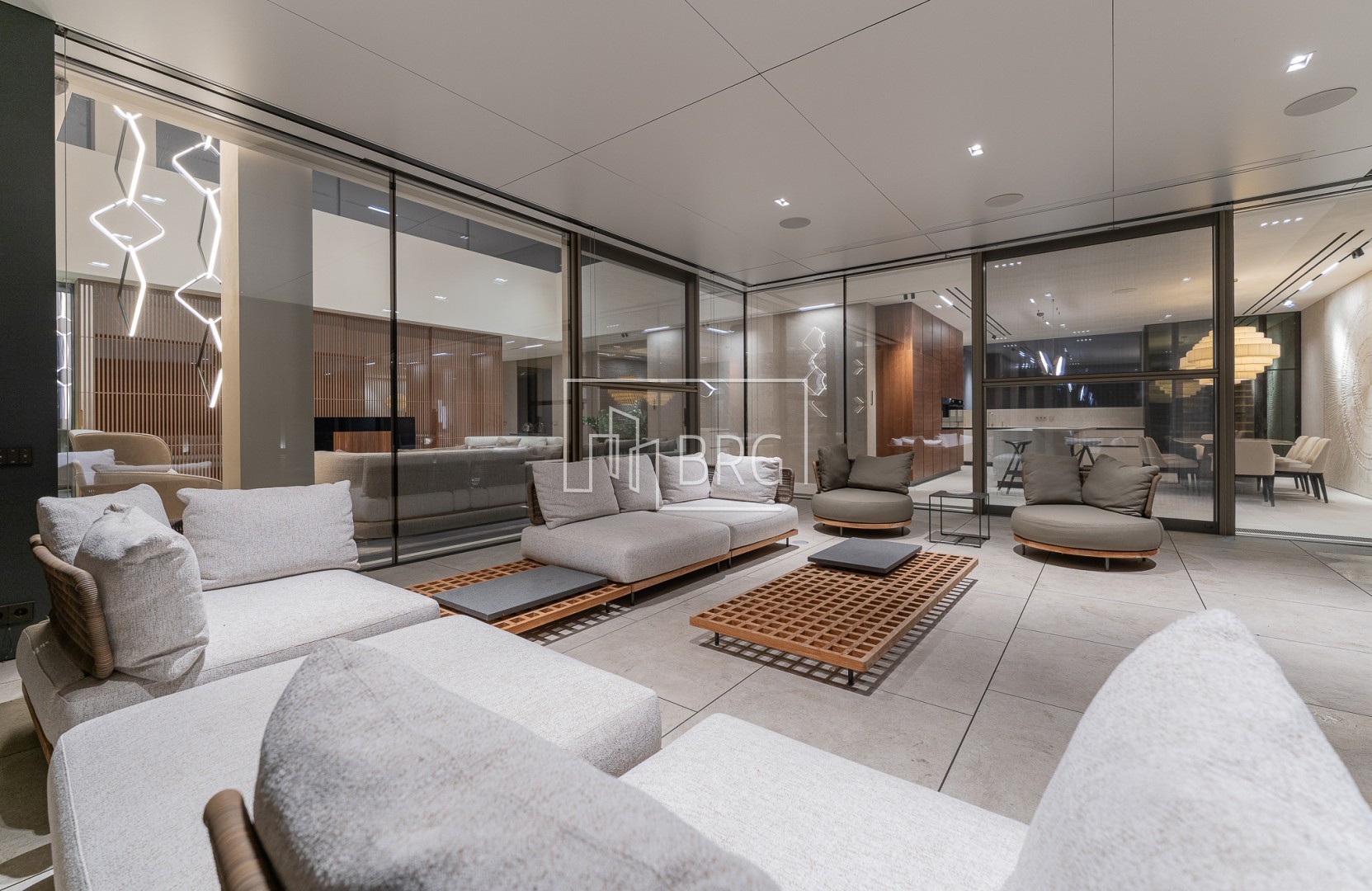 Дом 305м с бассейном Плюты Конча-Заспа. Київська обл