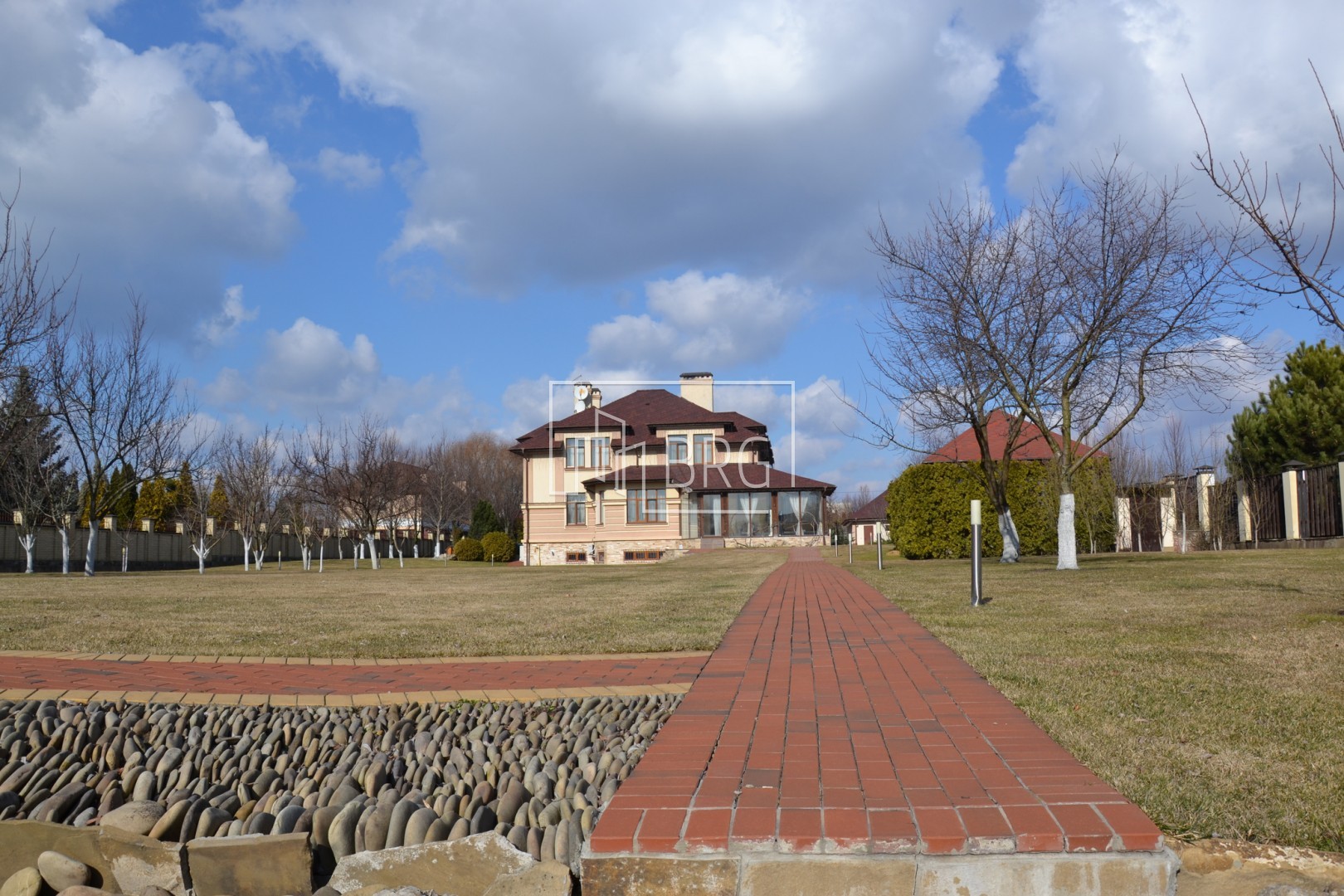 Дом 400м КГ Конча Озерная начало Дамбы с выходом на р.Козинку. Київська обл