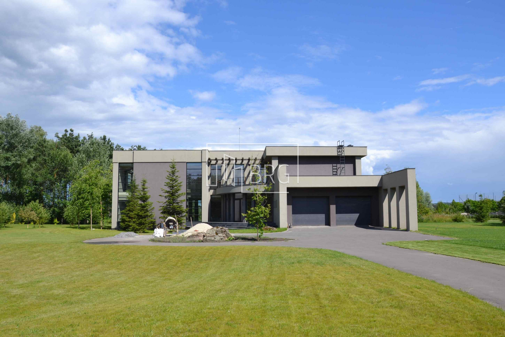 Дом 1100м с выходом на р.Стугну Таценки. Київська обл