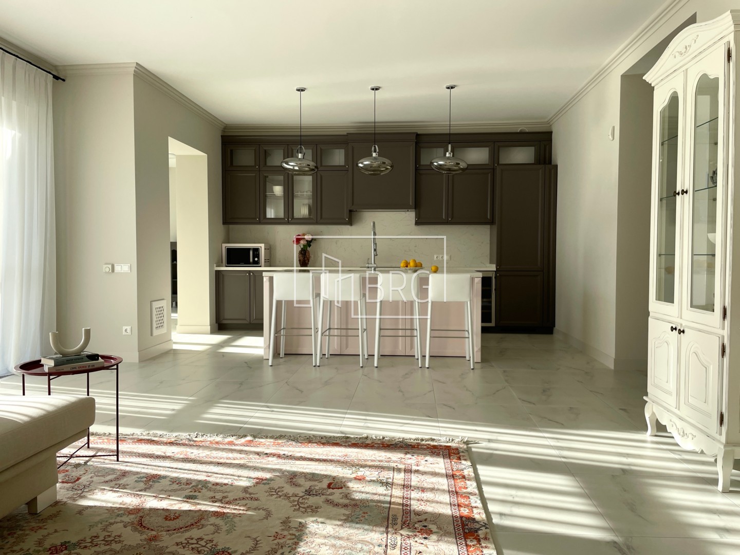 Дом 470 с бассейном Лесники. Київська обл