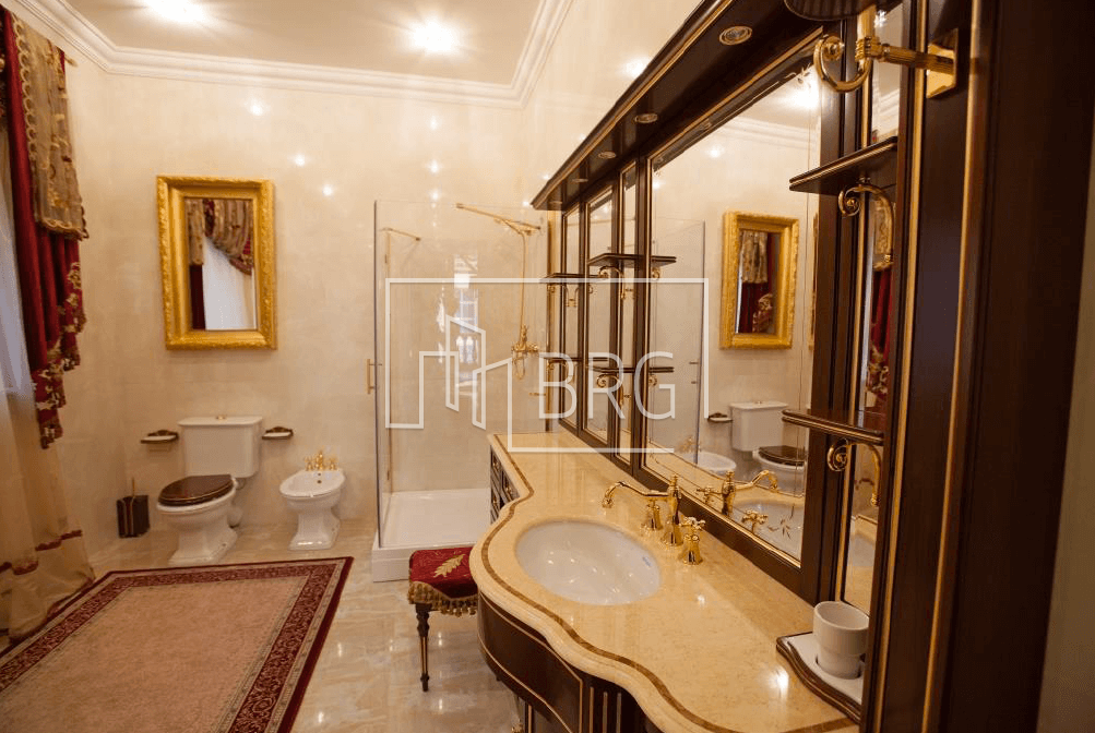 Белый дом на Печерске 1425м. Киев