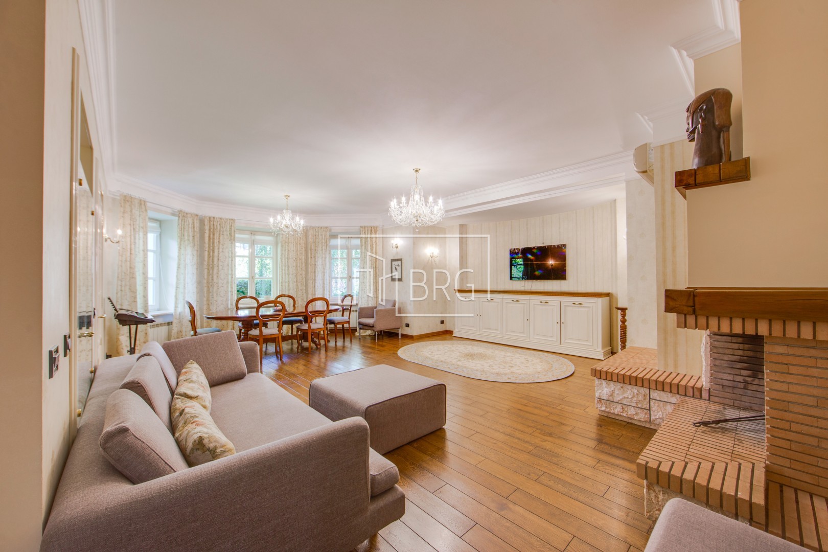 Дом Царское село на Печерске 400м. Киев