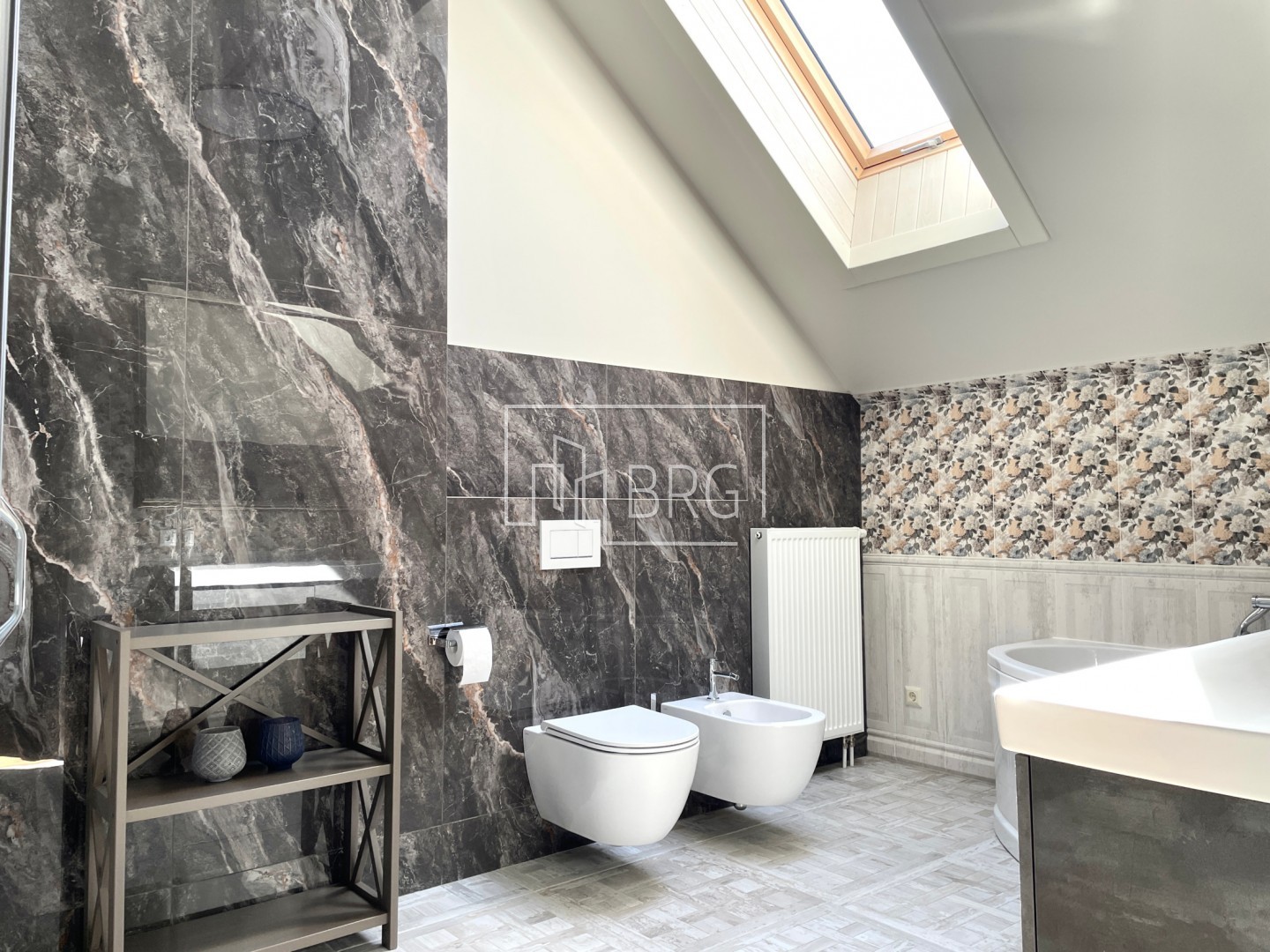 Дом 470 с бассейном Лесники. Київська обл