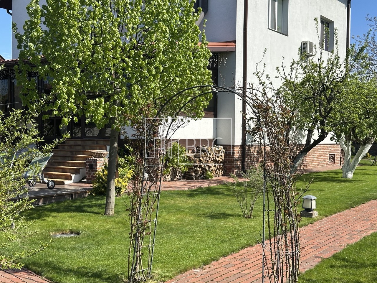 Дом 400м в Рудыках . Київська обл