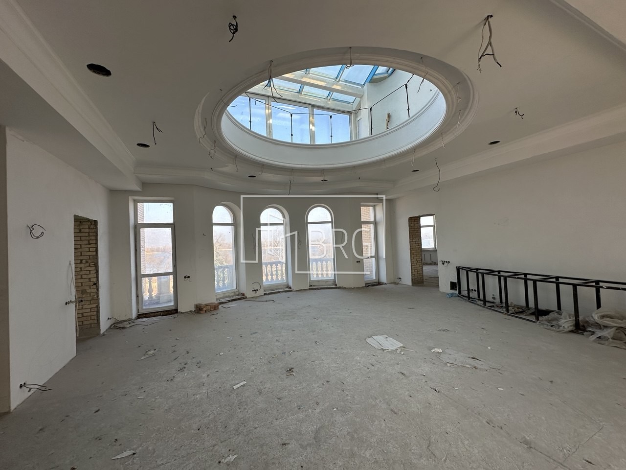 Особняк 1000м с выходом на Днепр коттеджный городок Дамба начало. Київська обл