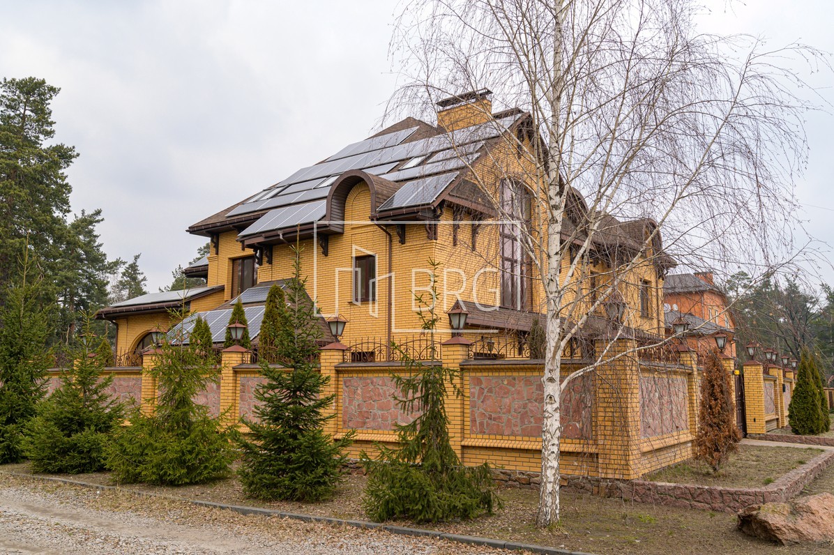 Особняк 940м в сосновом лесу Днепровский р-н Киев. Киев