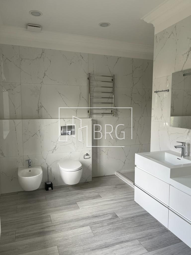 Дом 450м Печерский р-н. Киев