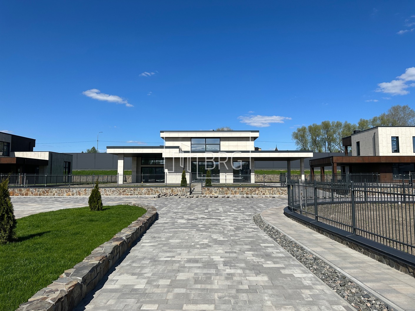 Дома в коттеджном городке у реки Дамба Конча-Заспа. Київська обл