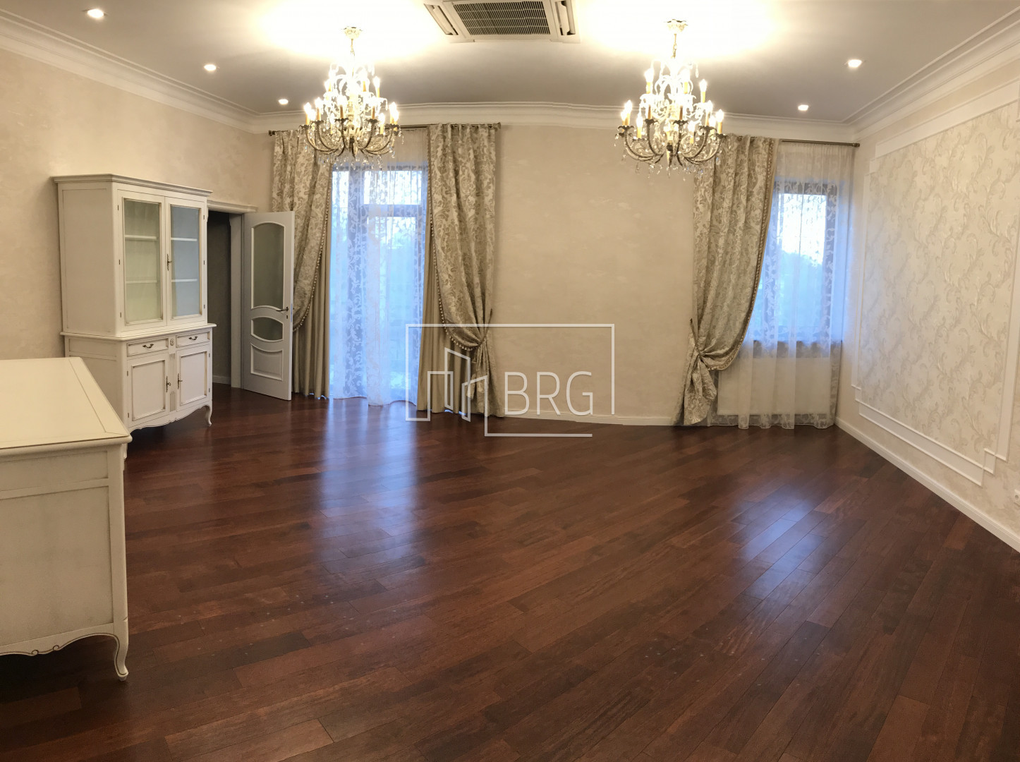 Дом 350м на Осокорках. Киев