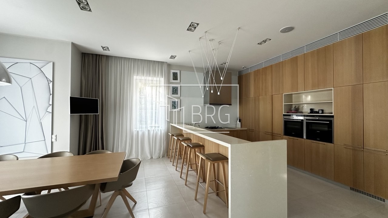 Дом 570м с выходом на Козинку Плюты. Київська обл