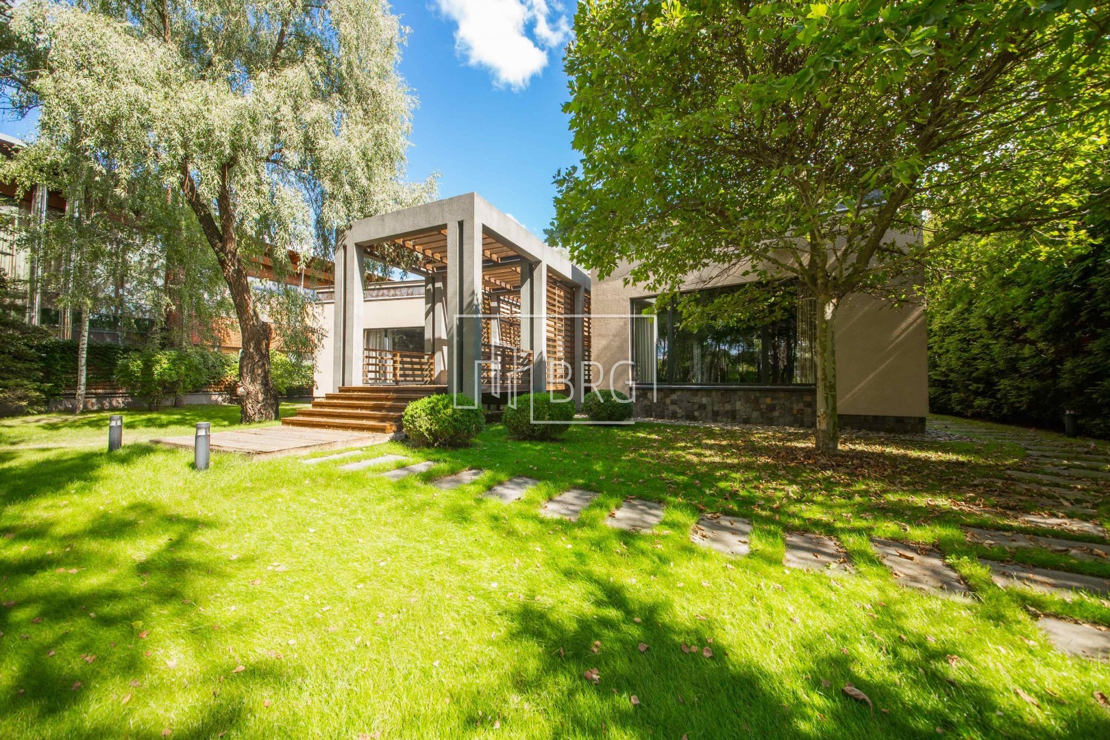 Дом 420м выход на Козинку Конча-Заспа. Київська обл