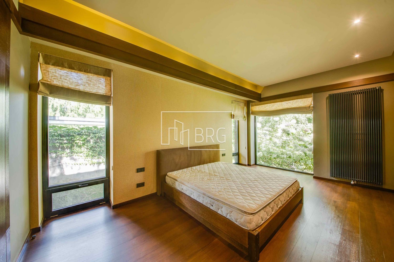 Дом 420м выход на Козинку Конча-Заспа. Київська обл