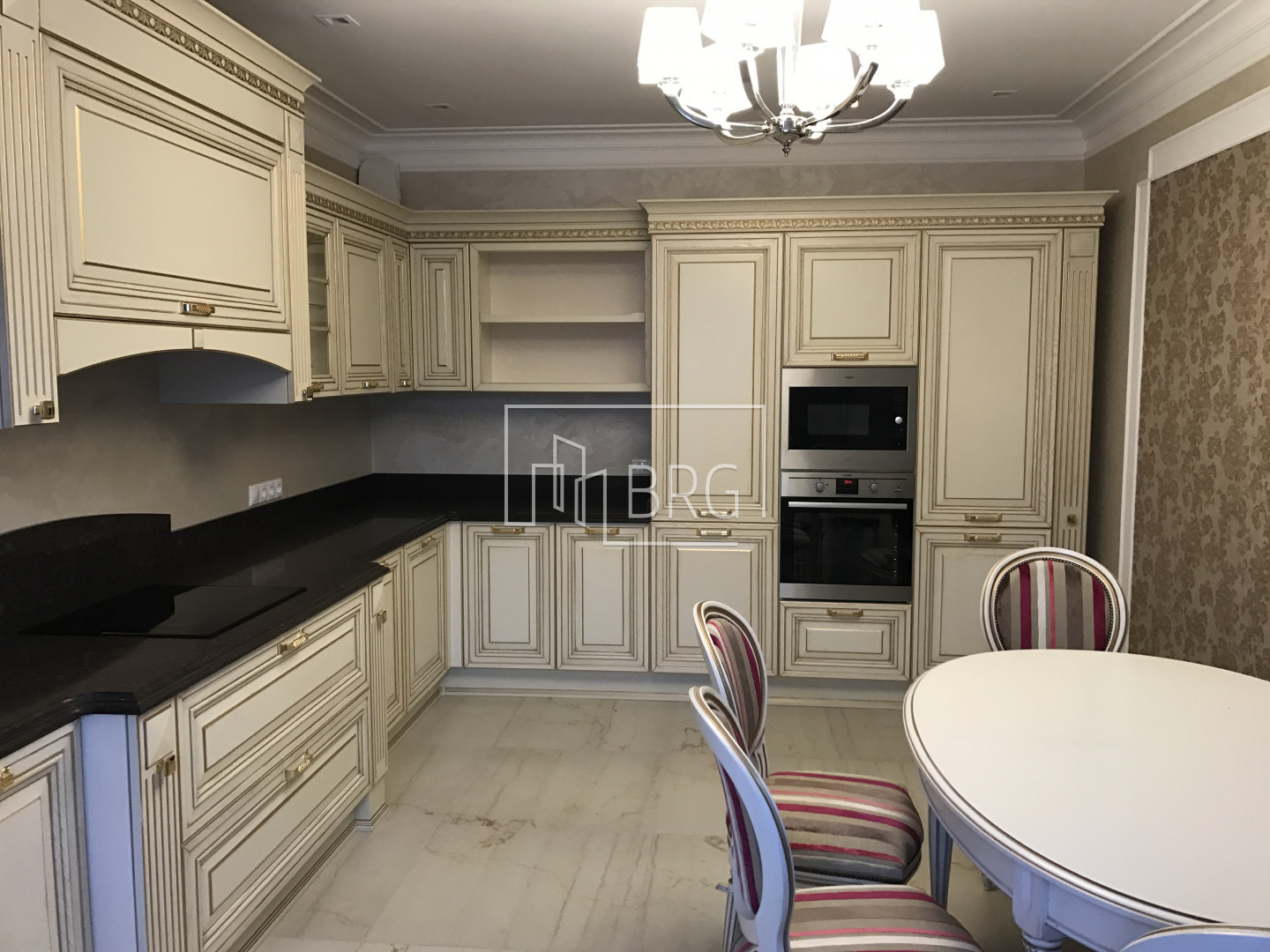 Дом 350м на Осокорках. Киев