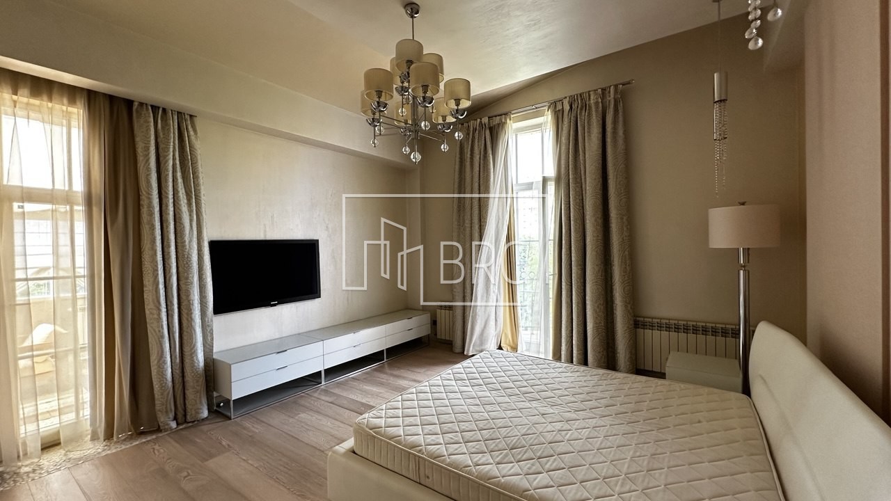 Пентхаус с терассой и видом на Ботанический сад Печерск. Київ