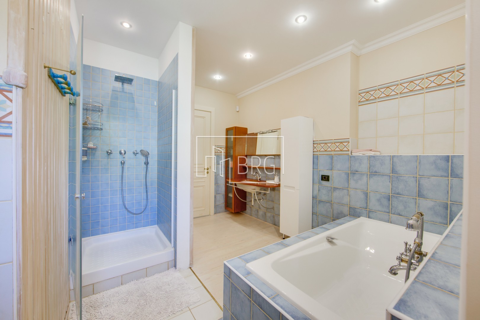 Дом Царское село на Печерске 400м. Киев