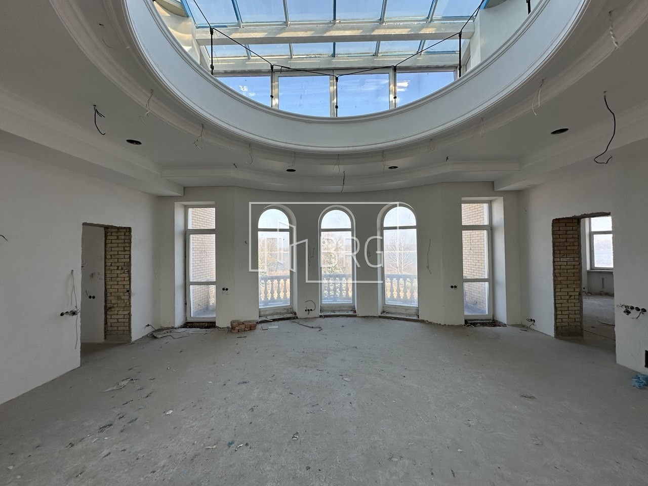 Особняк 1000м с выходом на Днепр коттеджный городок Дамба начало. Київська обл