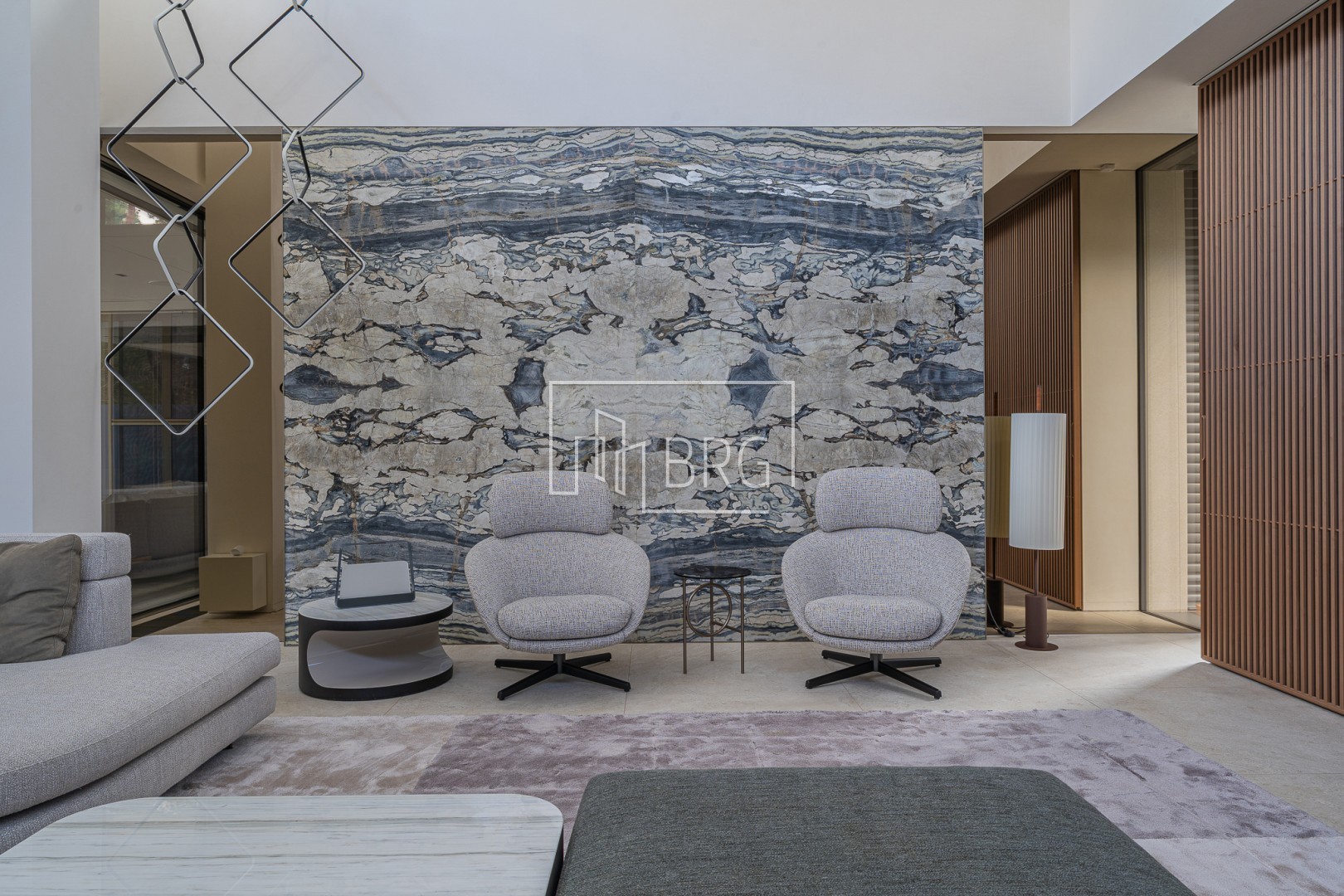 Дом 305м с бассейном Плюты Конча-Заспа. Київська обл