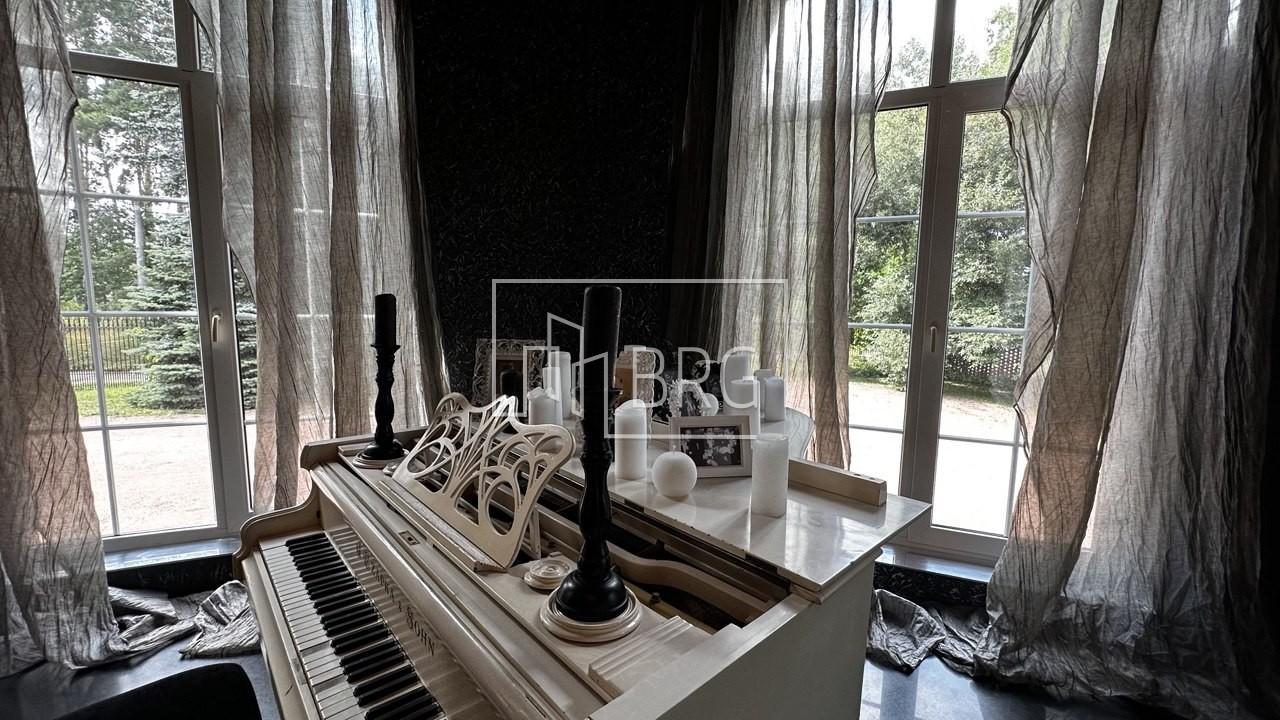 Дом 900м в Викторианском стиле Ходосеевка. Київська обл