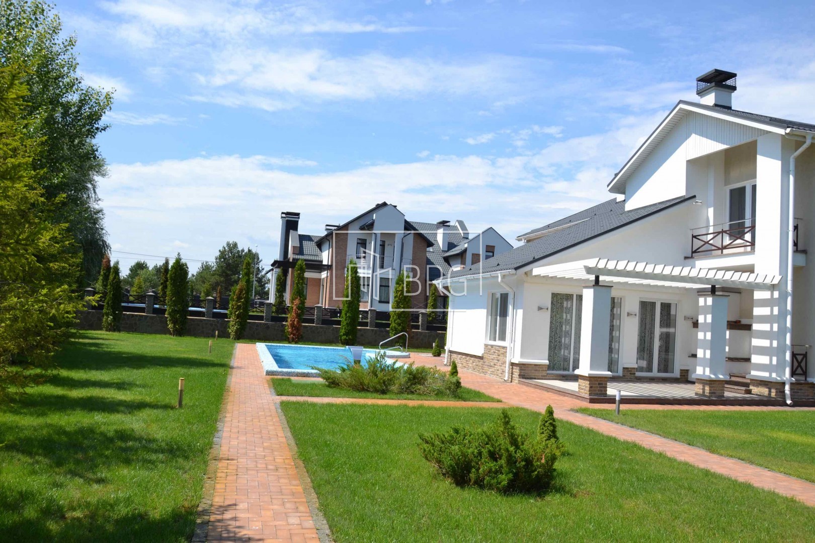 Дом 500м в КГ Днипрова хвыля Дамба. Київська обл