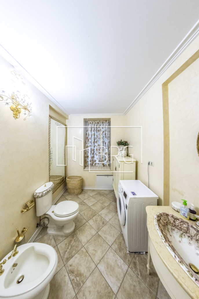 Дом 800м в центре Киева на Печерске. Киев