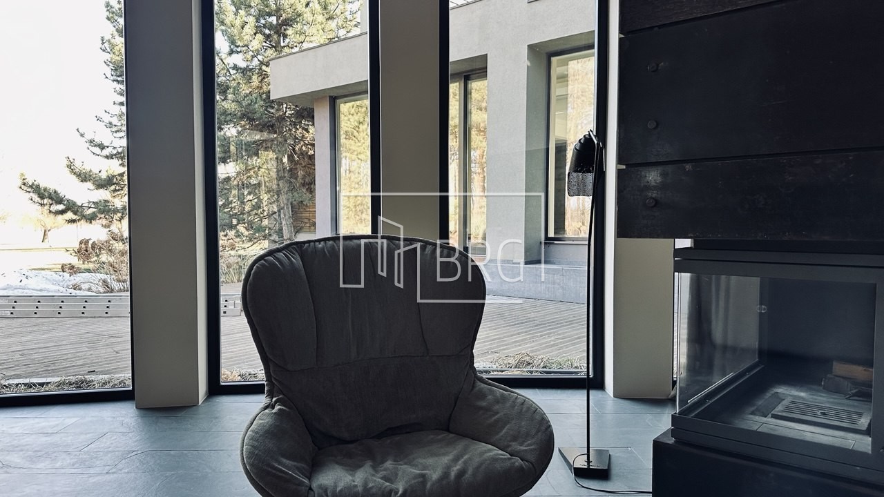 Дом 1100м с выходом на р.Стугну Таценки. Київська обл