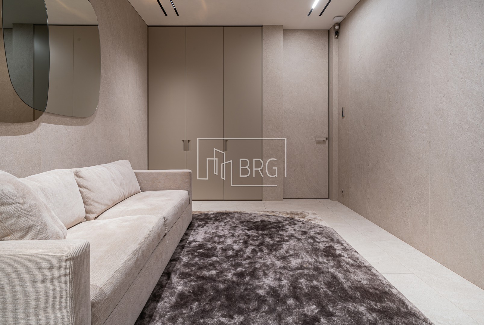 Дом 305м с бассейном Плюты Конча-Заспа. Київська обл