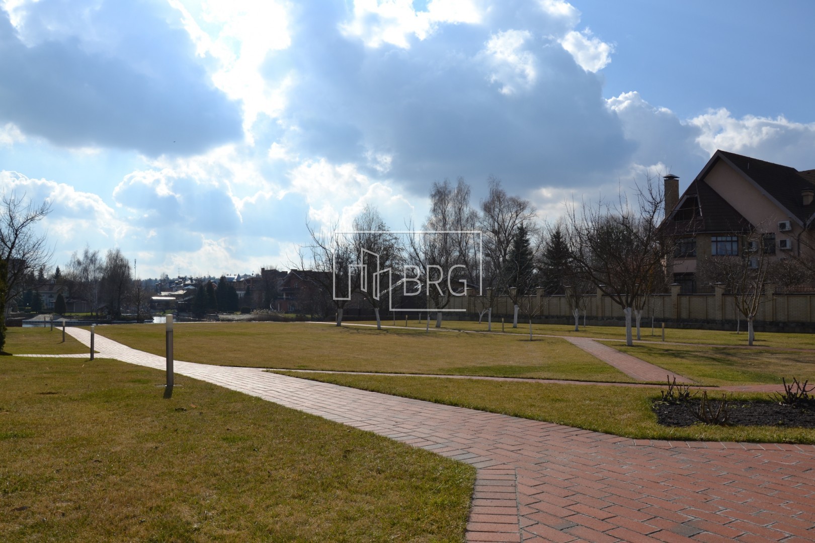 Дом 400м КГ Конча Озерная начало Дамбы с выходом на р.Козинку. Київська обл