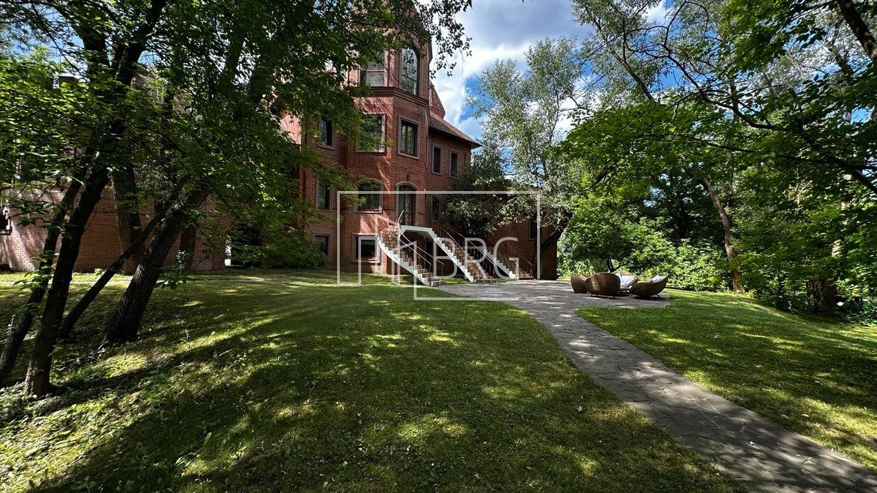 Дом 900м в Викторианском стиле Ходосеевка. Київська обл