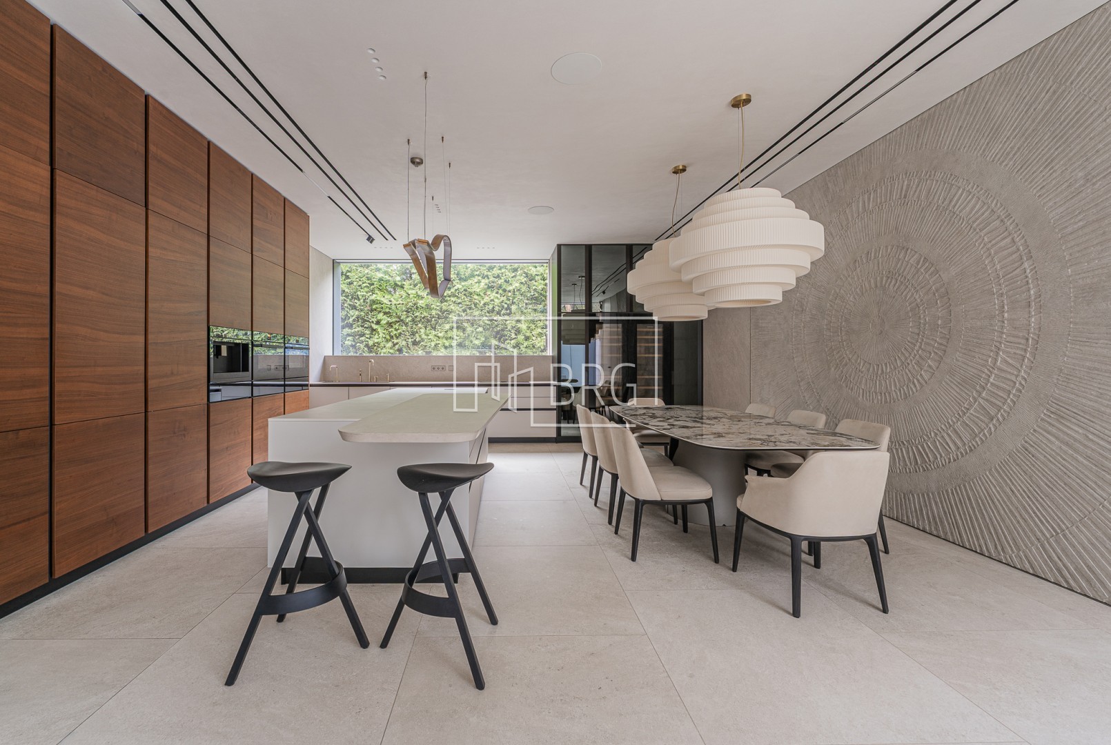 Дом 305м с бассейном Плюты Конча-Заспа. Київська обл