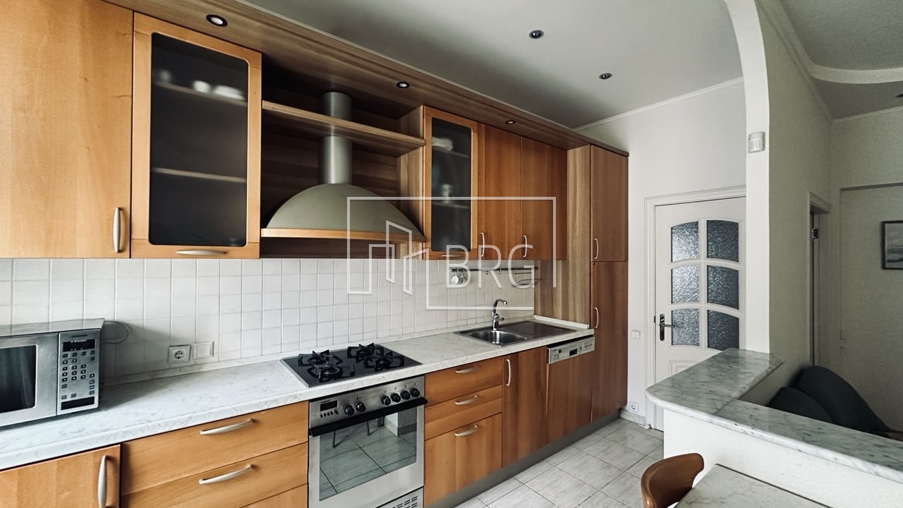 Квартира с видом на Мариинский парк 3 комнаты Грушевского 9. Київ