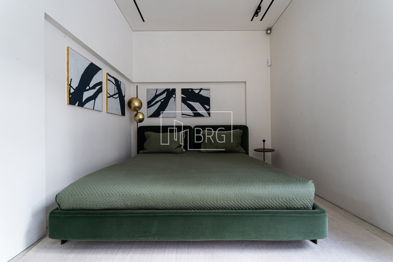 Дом 305м с бассейном Плюты Конча-Заспа. Київська обл